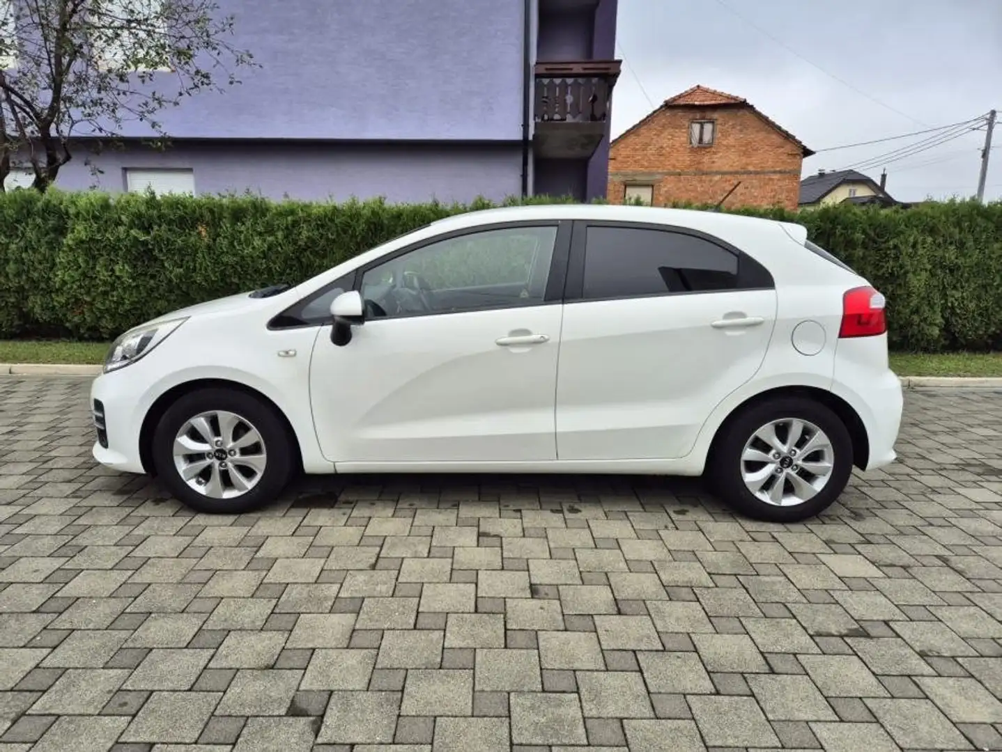 Kia Rio 1.3i LS - 1