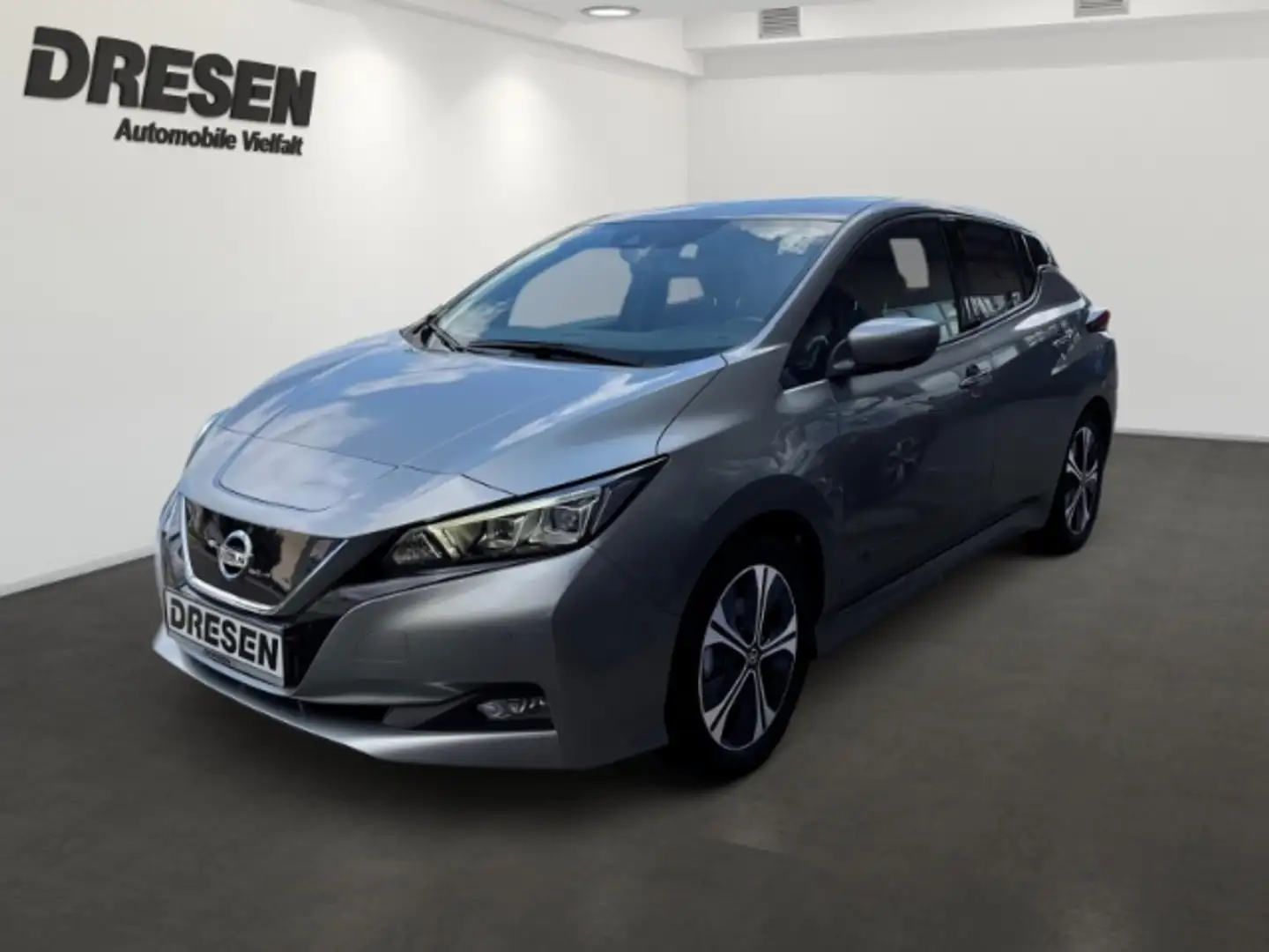 Nissan Leaf 40 kWh N-Connecta+360*Kamera+Navi+Totwinkel+PDC vo Argintiu - 1