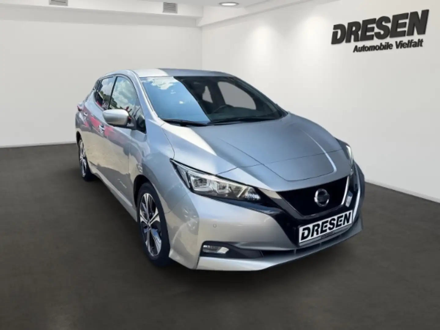 Nissan Leaf 40 kWh N-Connecta+360*Kamera+Navi+Totwinkel+PDC vo Argintiu - 2