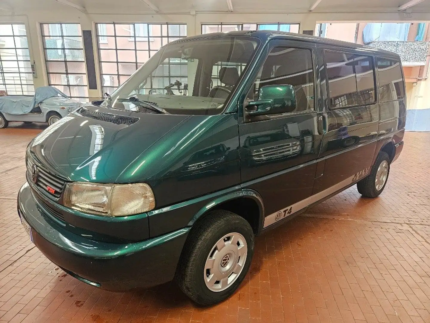 Volkswagen T4 Multivan T4 ASI CV102 TDI Carav. highline Groen - 1