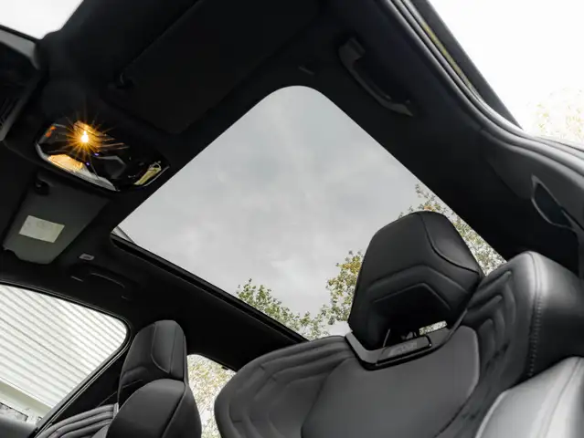 BMW M5 view 4