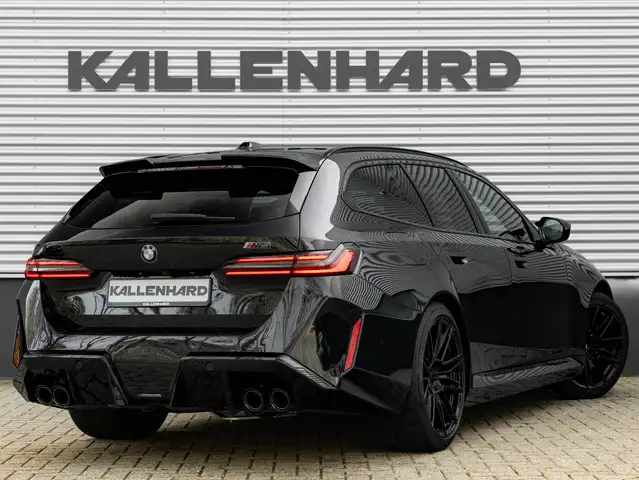 BMW M5 view 3