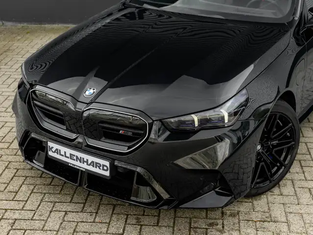 BMW M5 view 10