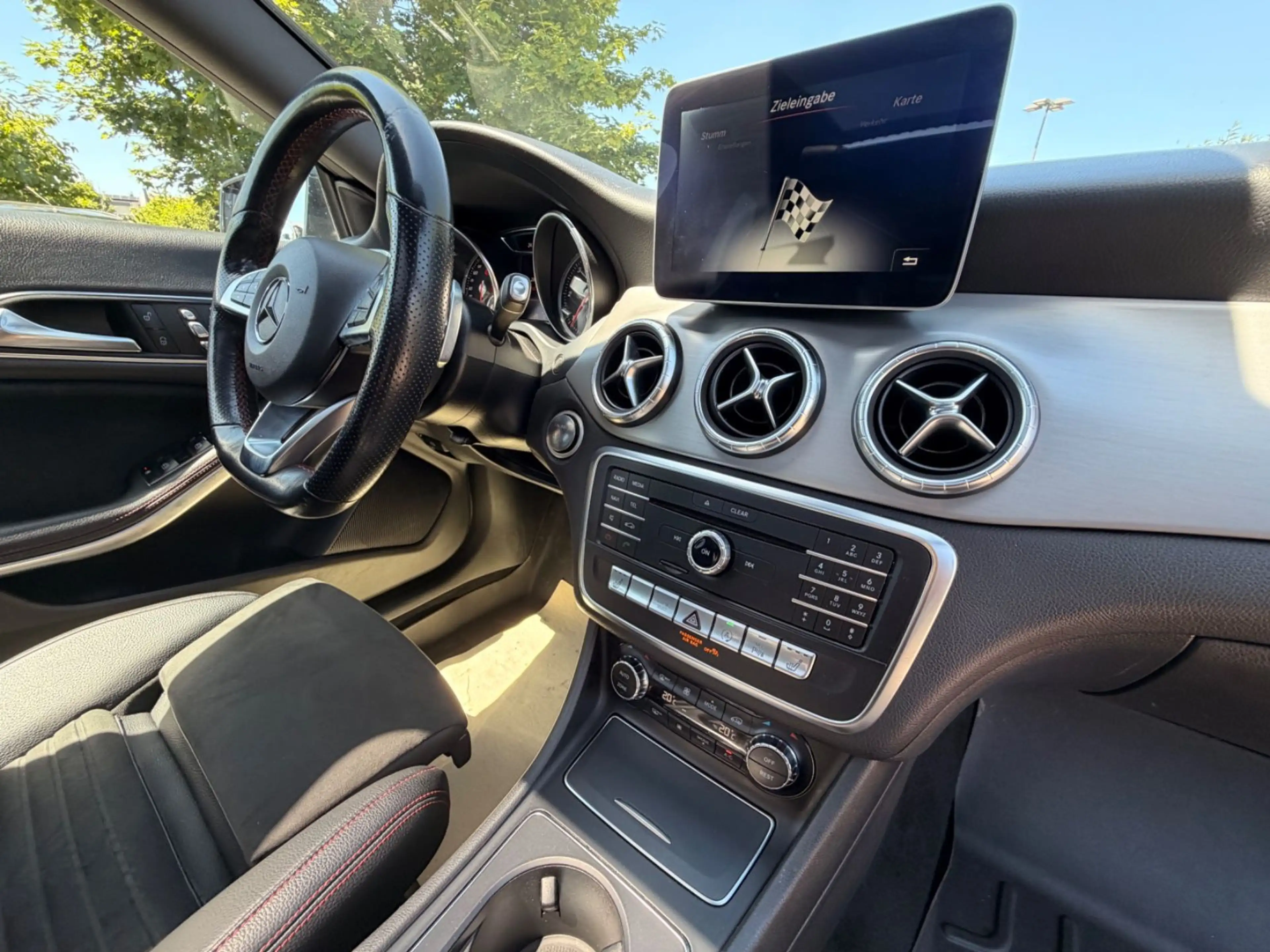 Mercedes-Benz CLA 220 *AMG Paket*Pano* — photo 15