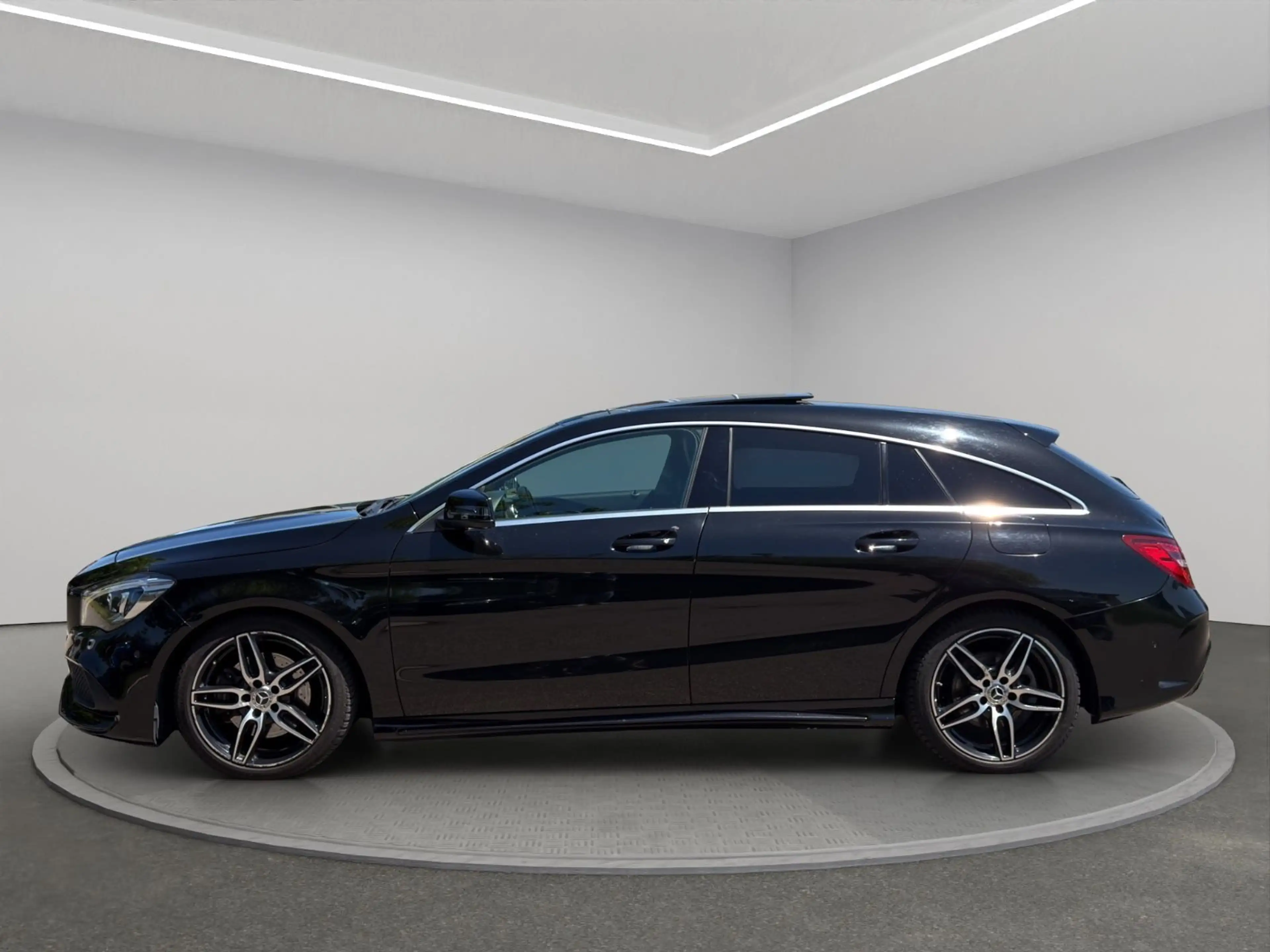 Mercedes-Benz CLA 220 *AMG Paket*Pano* — photo 6