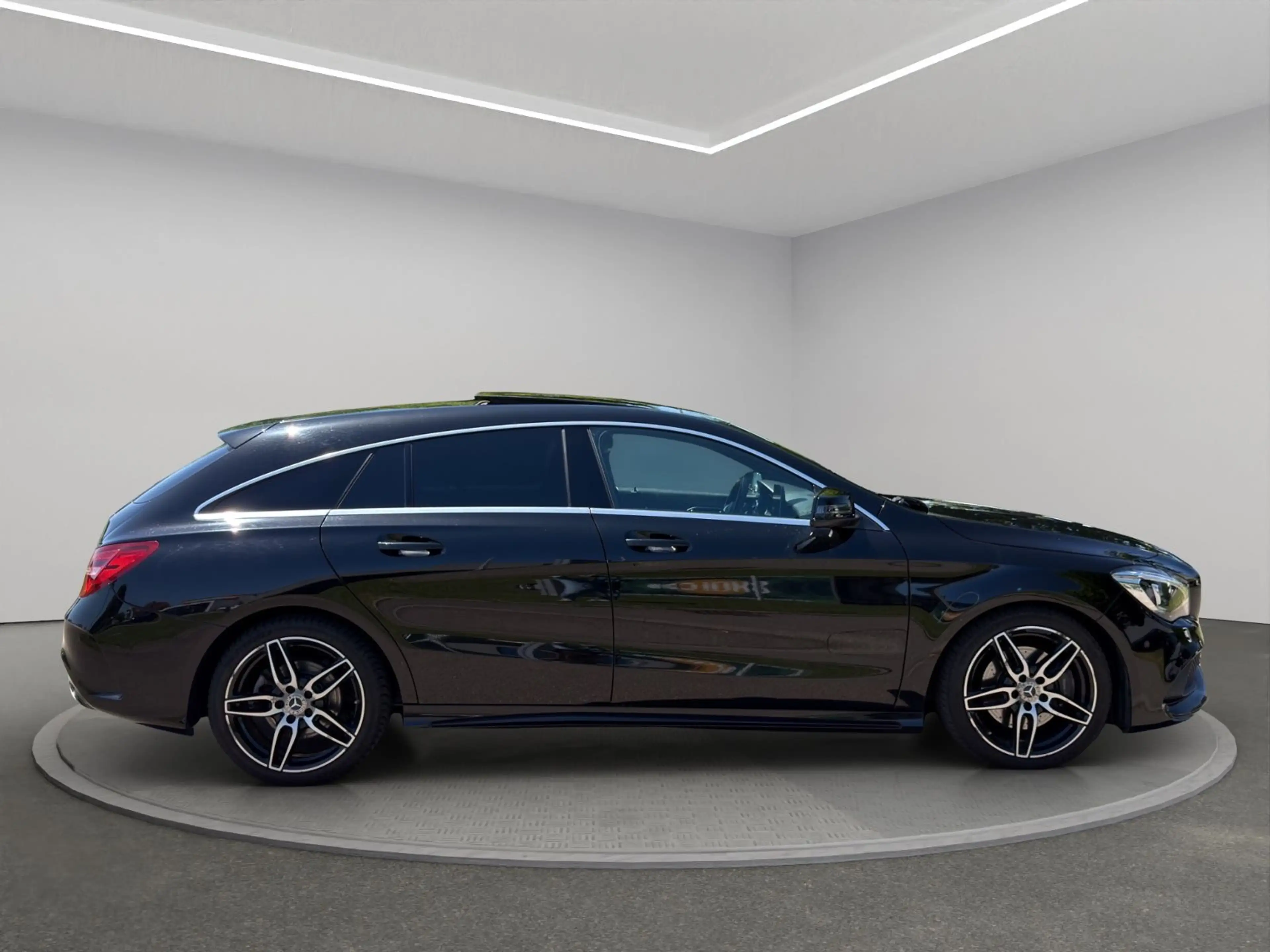 Mercedes-Benz CLA 220 *AMG Paket*Pano* — photo 9