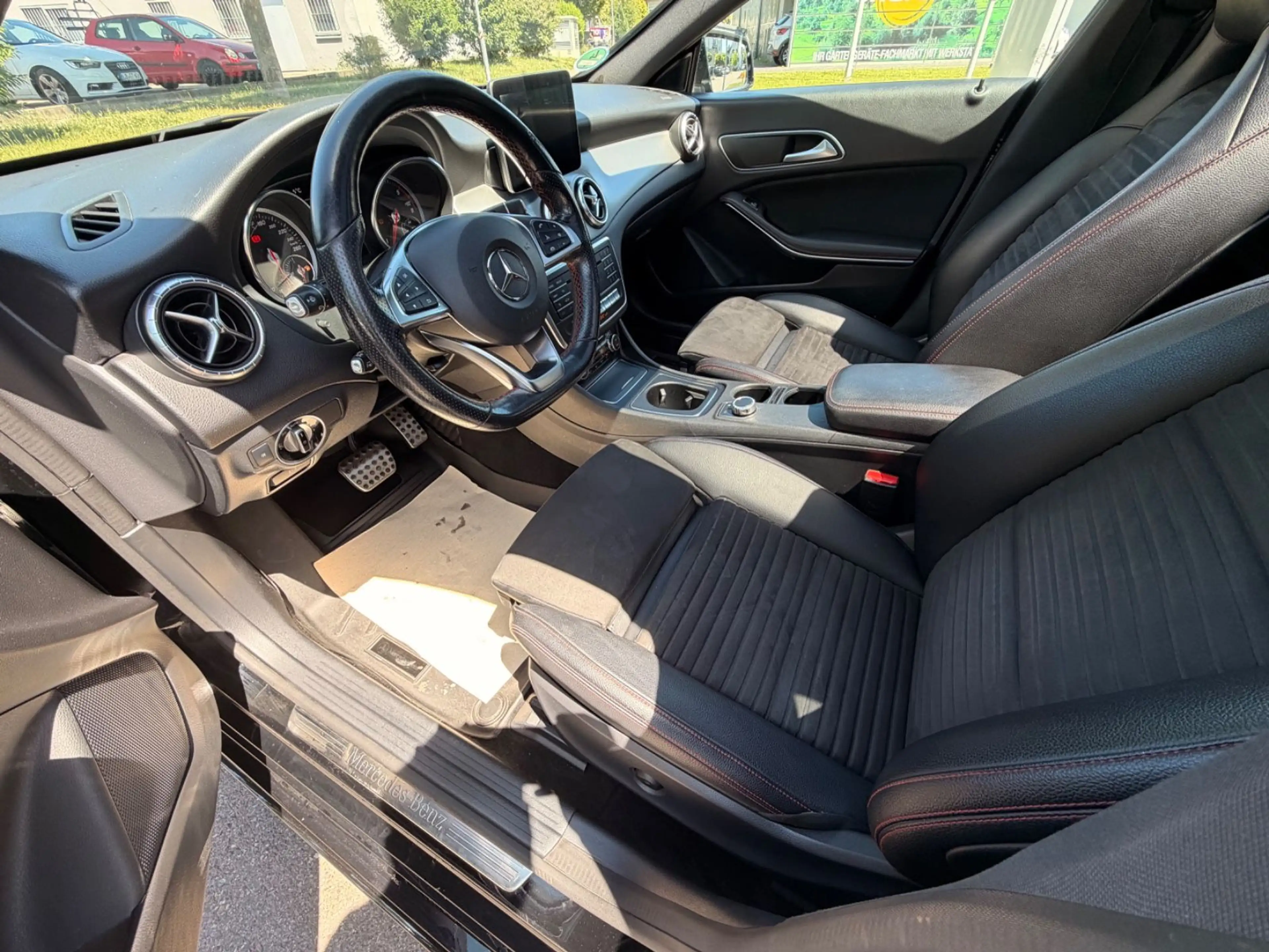 Mercedes-Benz CLA 220 *AMG Paket*Pano* — photo 13