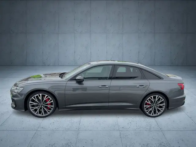 Audi S6 view 2