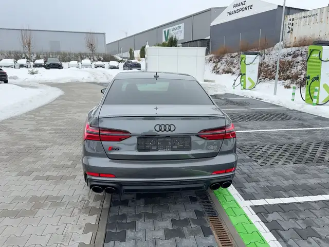 Audi S6 view 4