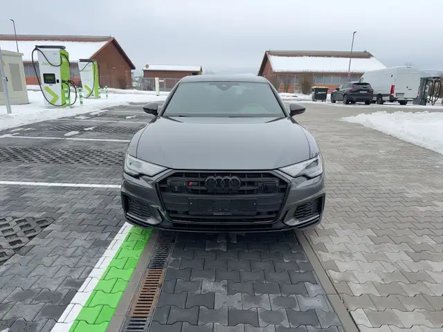 Audi S6 view 8