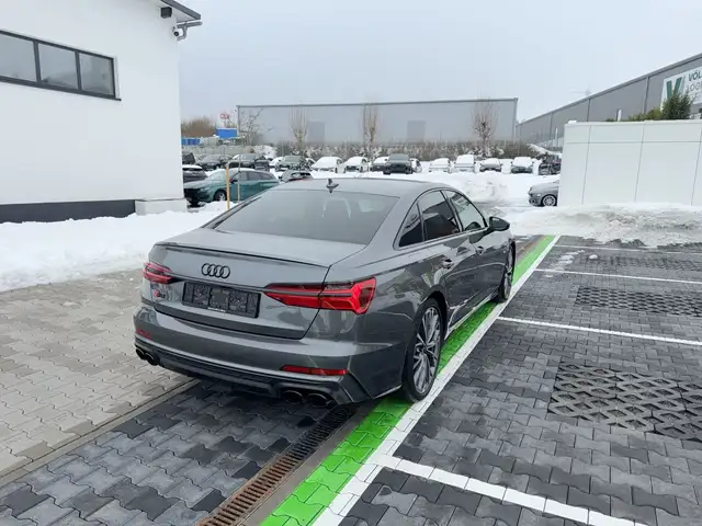 Audi S6 view 5