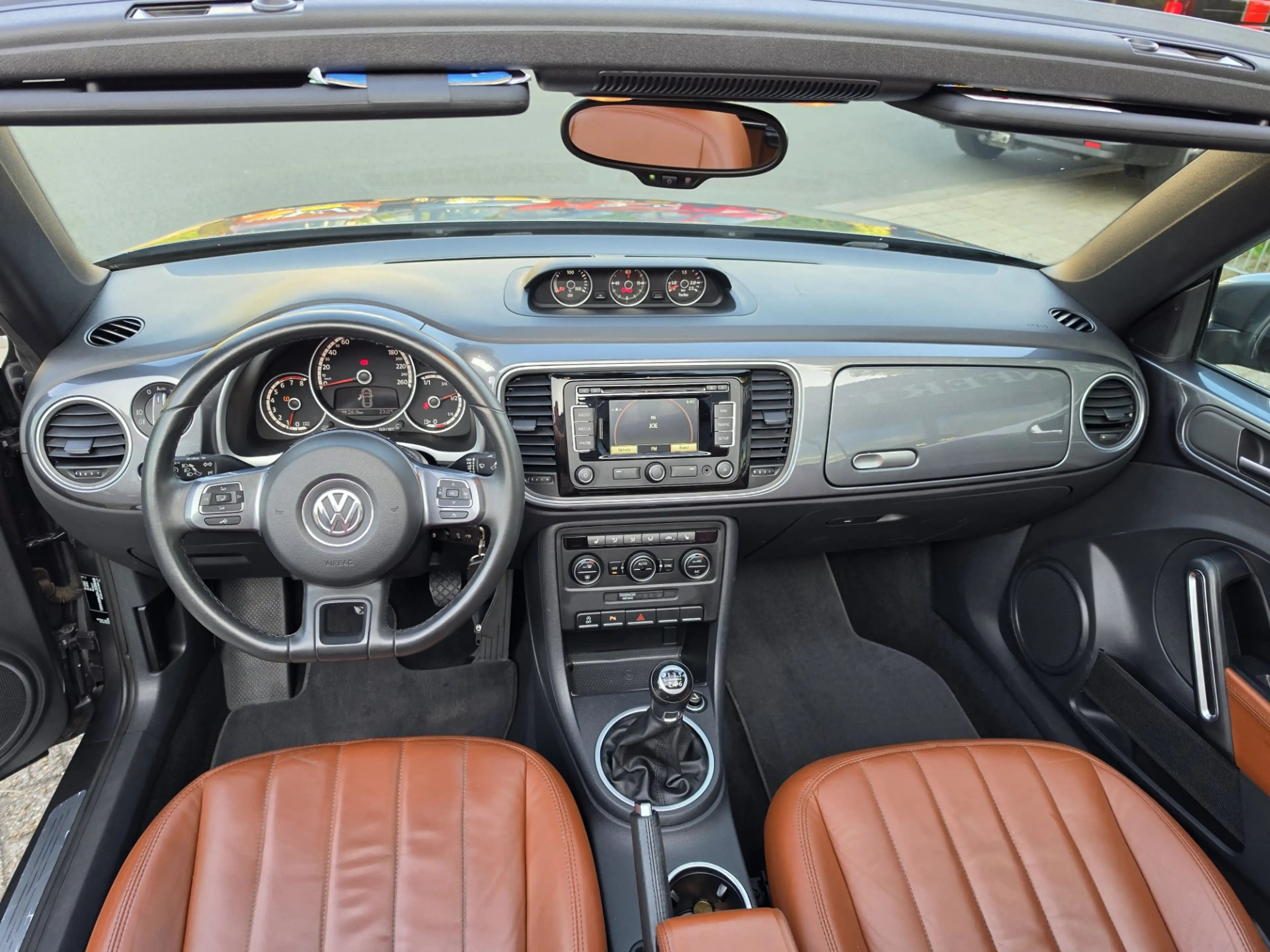 Volkswagen Beetle Cabriolet 1.2 TSI Design BlueMotion — photo 6