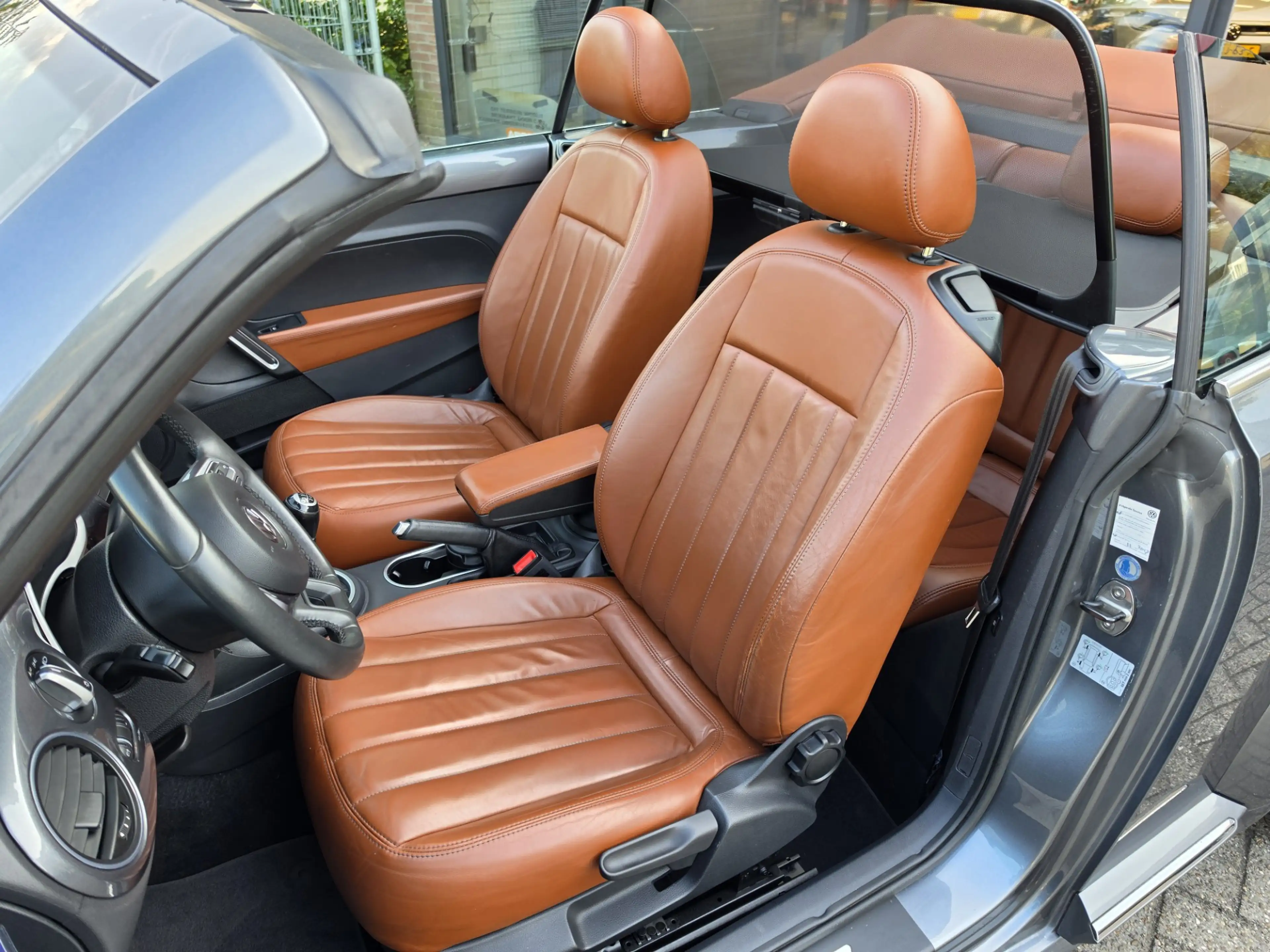 Volkswagen Beetle Cabriolet 1.2 TSI Design BlueMotion — photo 7
