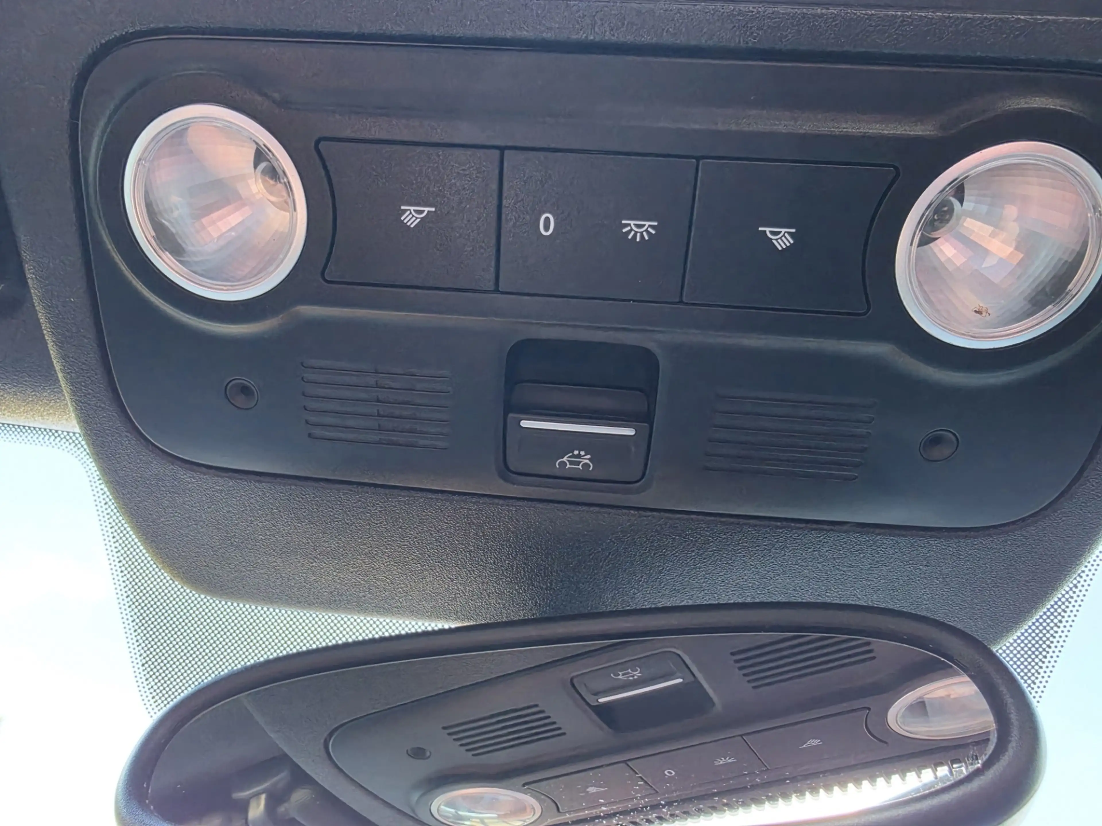 Volkswagen Beetle Cabriolet 1.2 TSI Design BlueMotion — photo 14