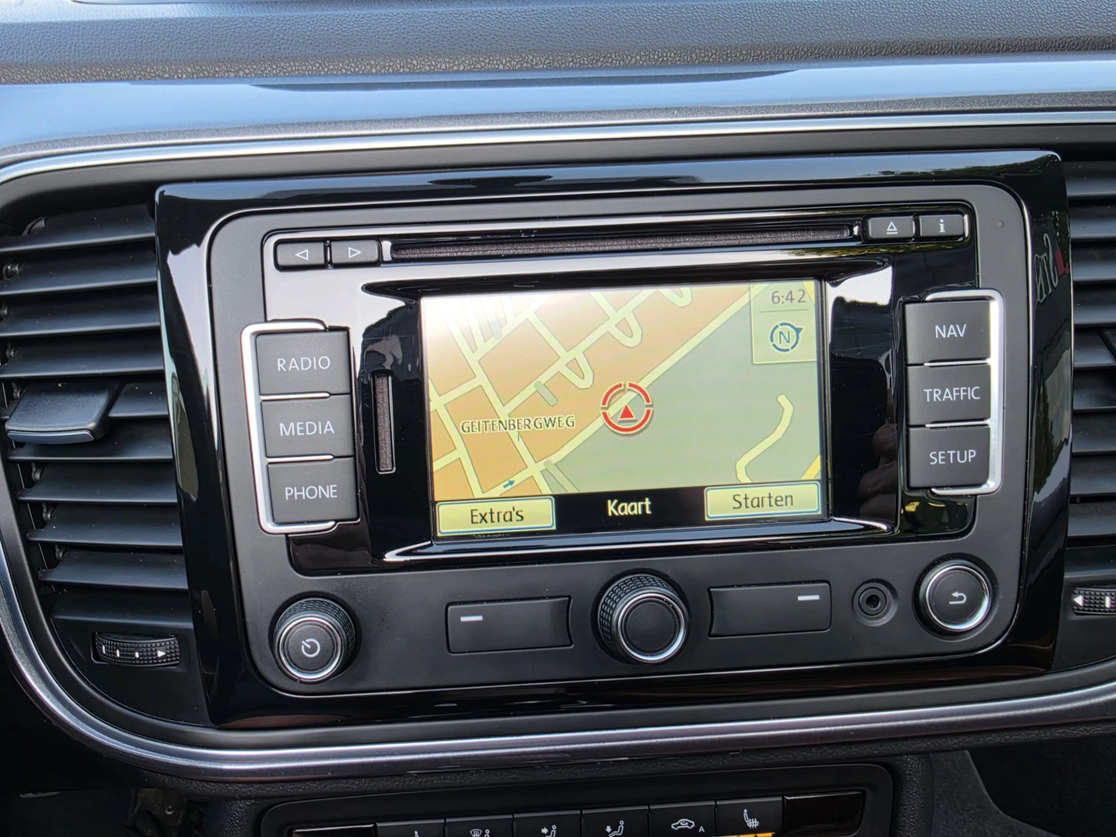 Volkswagen Beetle Cabriolet 1.2 TSI Design BlueMotion — photo 13
