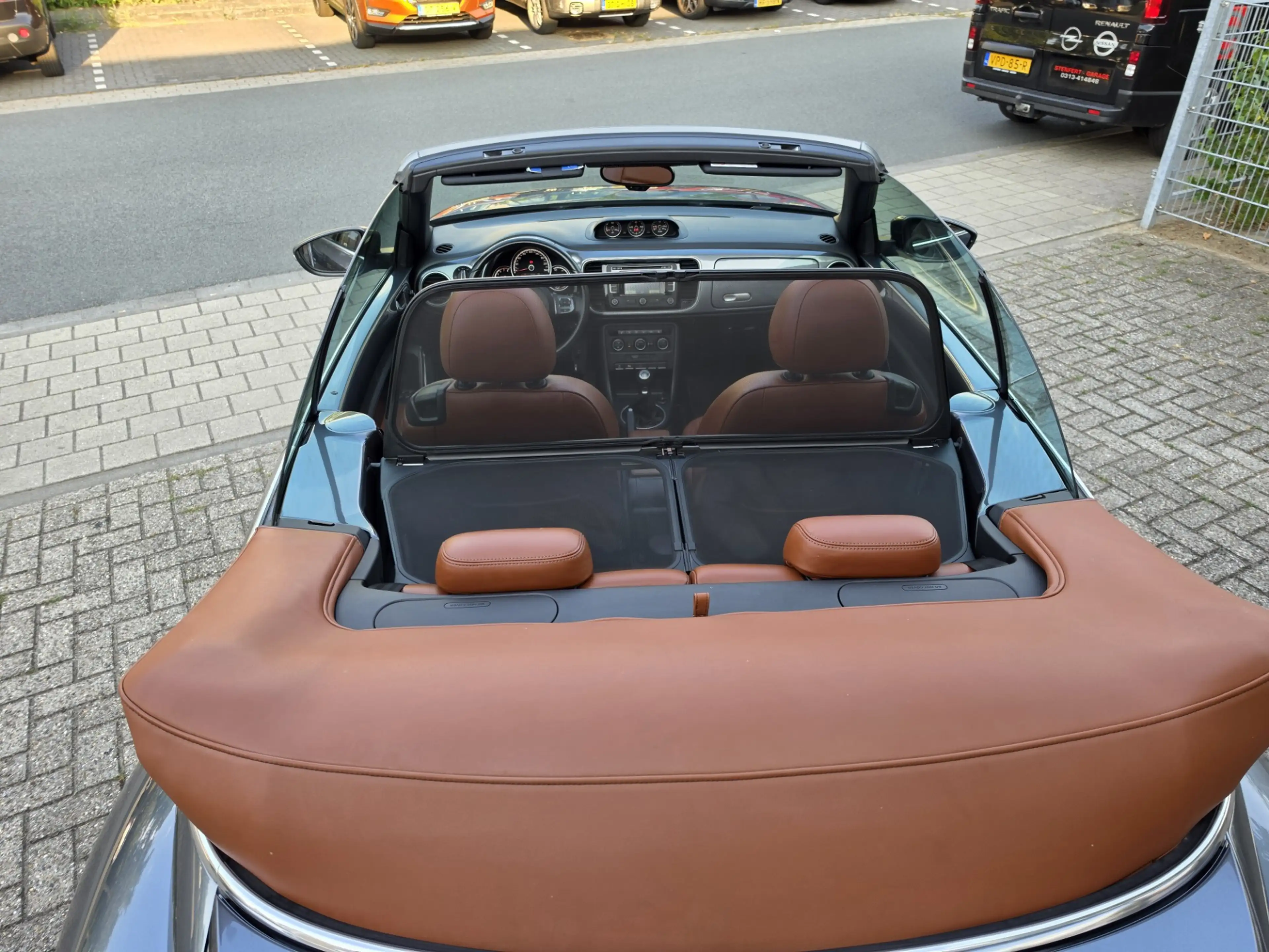 Volkswagen Beetle Cabriolet 1.2 TSI Design BlueMotion — photo 5
