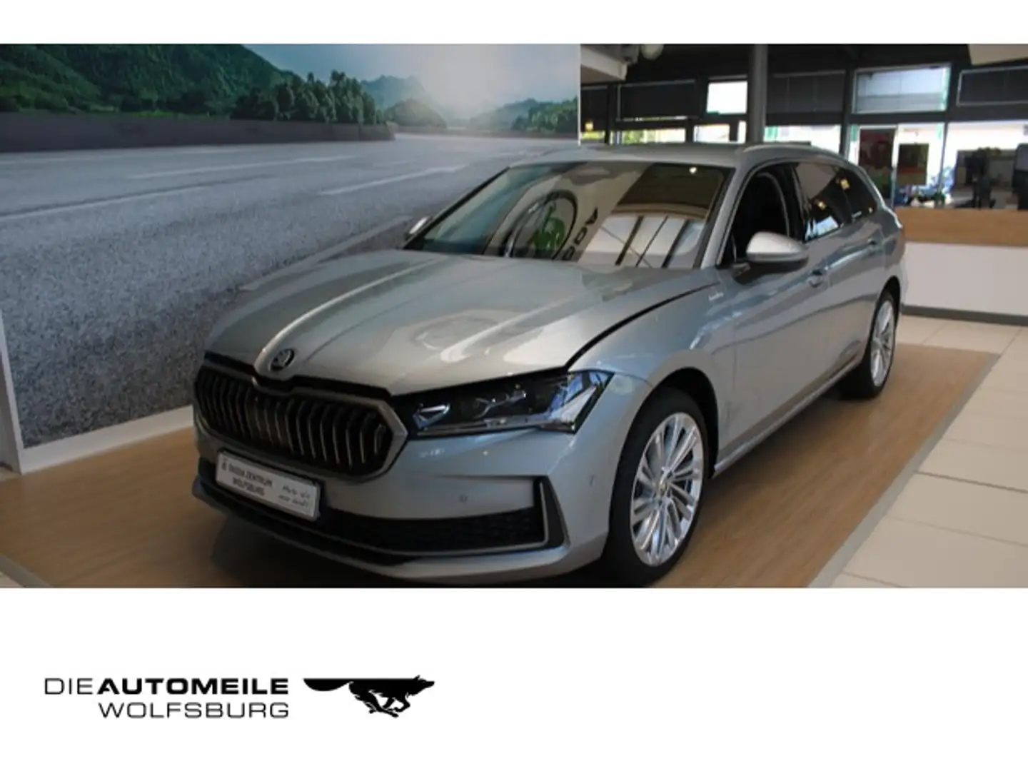 Skoda Superb Combi 2.0 TDI 110kW L&K Standheizung/AHK/ Silber - 1