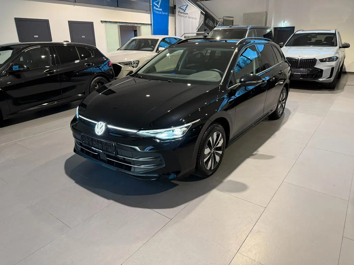 Volkswagen Golf VIII Variant 1.5 TSI Goal AHK,VW-Logo bel. Schwarz - 1