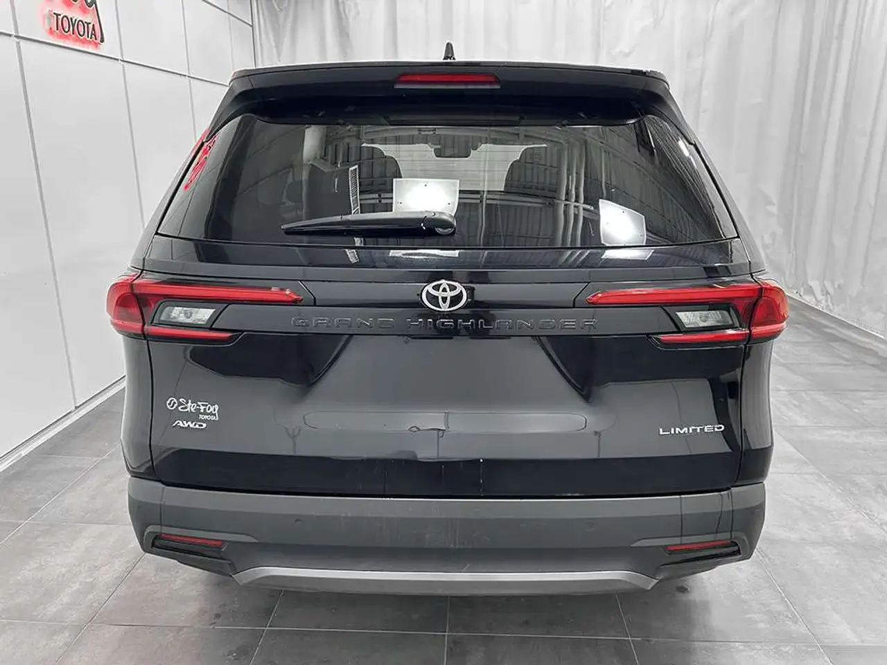 Toyota Grand Highlander снимка Toyota Grand Highlander