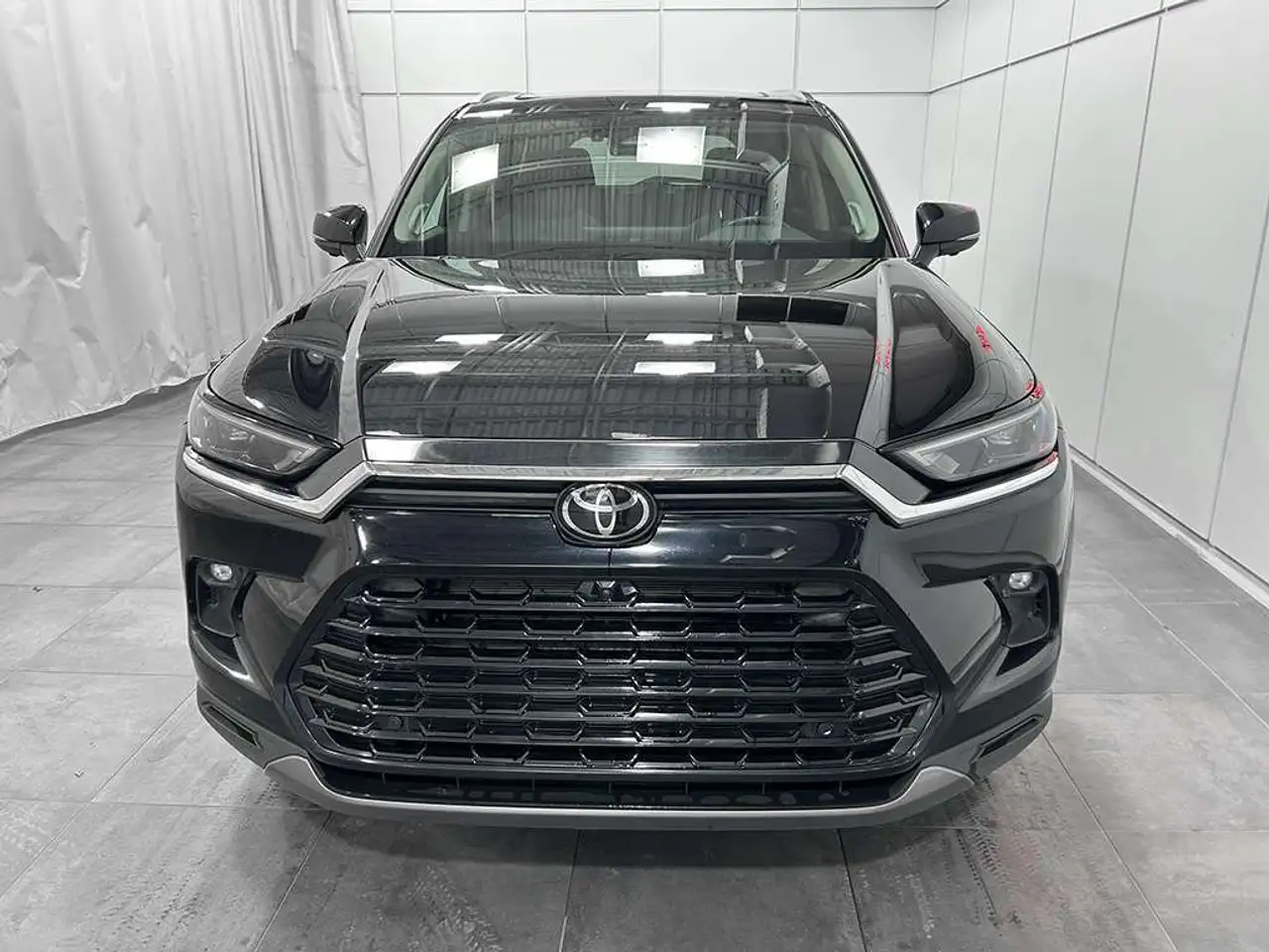 Toyota Grand Highlander снимка Toyota Grand Highlander