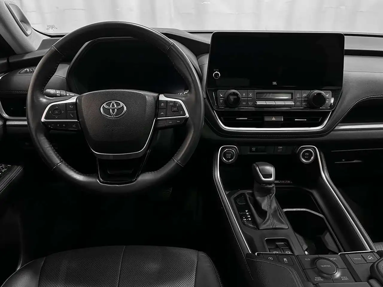 Toyota Grand Highlander снимка Toyota Grand Highlander