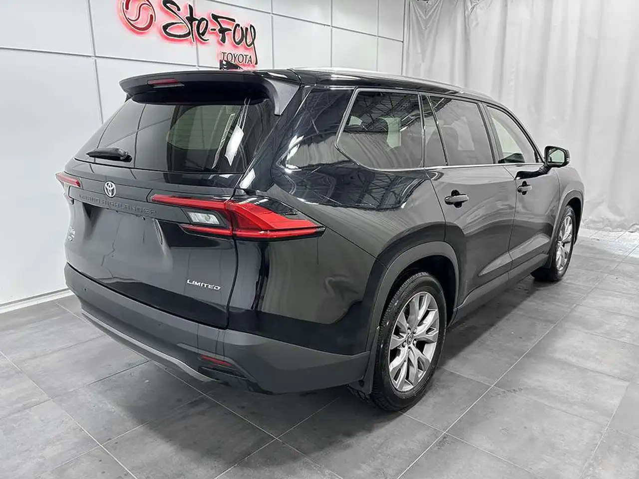 Toyota Grand Highlander снимка Toyota Grand Highlander