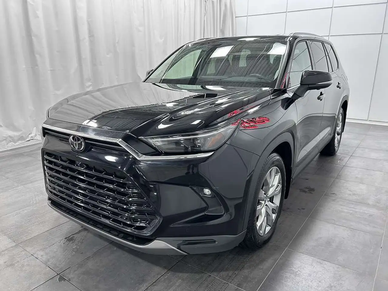 Toyota Grand Highlander снимка Toyota Grand Highlander