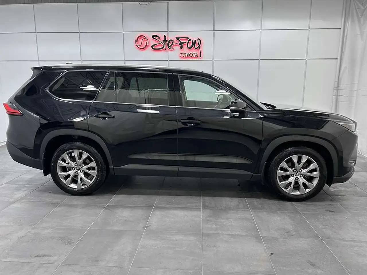 Toyota Grand Highlander снимка Toyota Grand Highlander