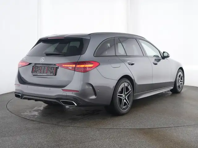 Mercedes-Benz C-Class view 3