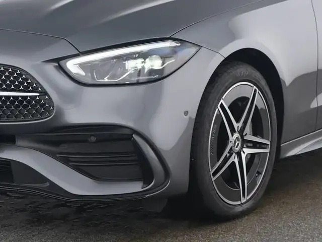 Mercedes-Benz C-Class view 4