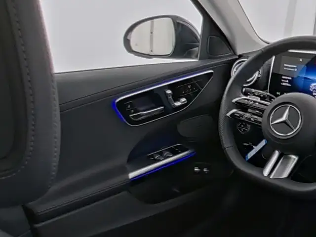 Mercedes-Benz C-Class view 9