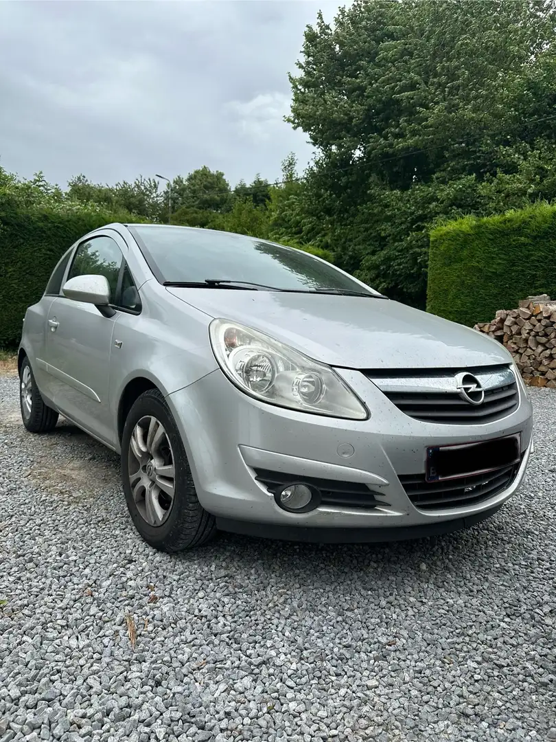 Opel Corsa 1.0i Essentia - 1