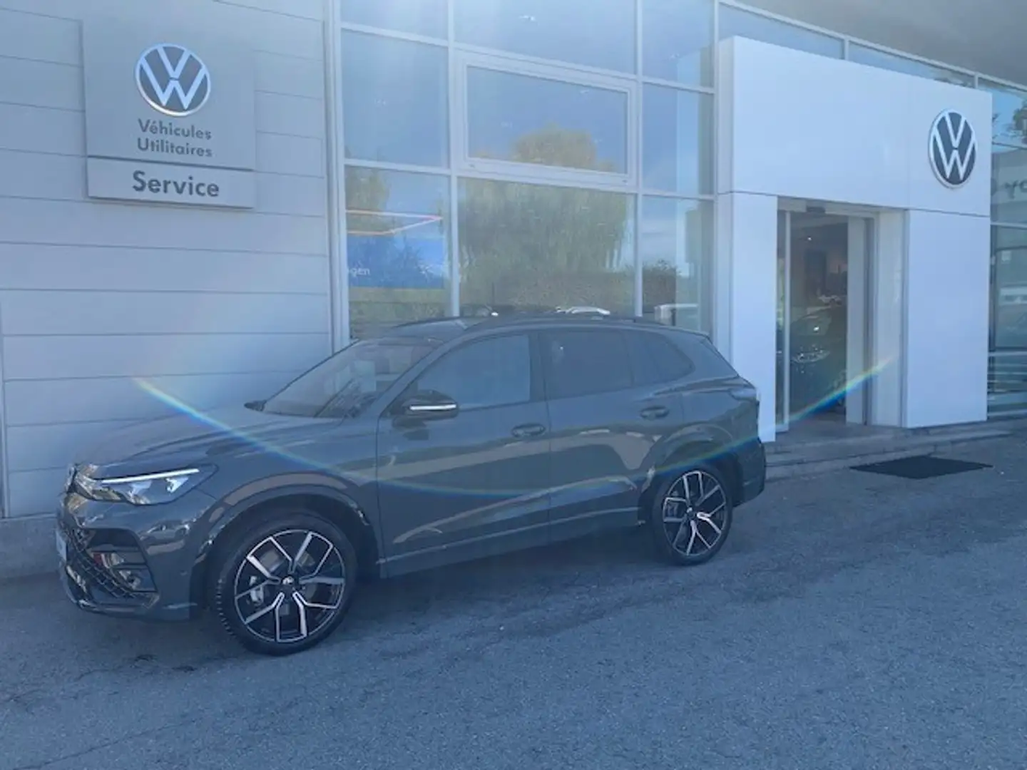 Volkswagen Tiguan R-LINE BLACK STYLE 2.0TDI 193CV 4MOTION DSG7 Gris - 1
