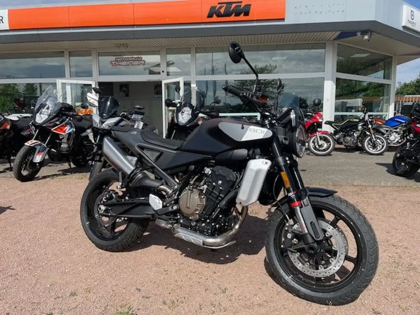 Husqvarna 801 Svartpilen 4 Jahre Garantie Czarny - 1