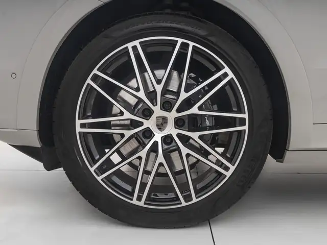 Porsche Cayenne view 9