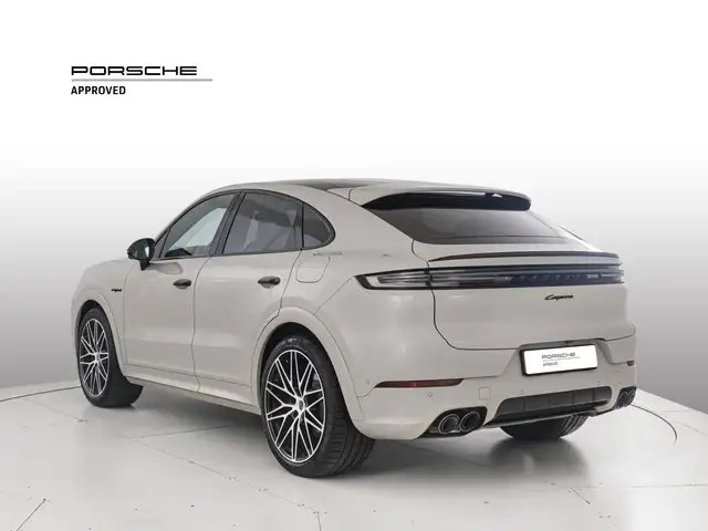 Porsche Cayenne view 3