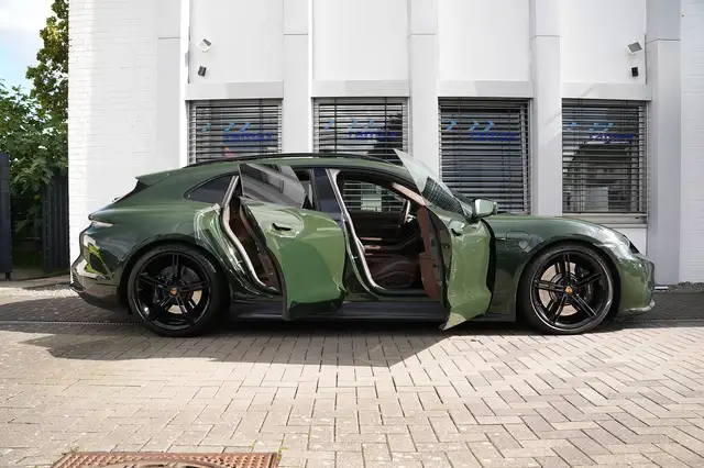 Porsche Taycan Taycan GTS Sport Turismo PTS UNDERBERGGREEN-TRÜFFELBRAUN-VOLL!