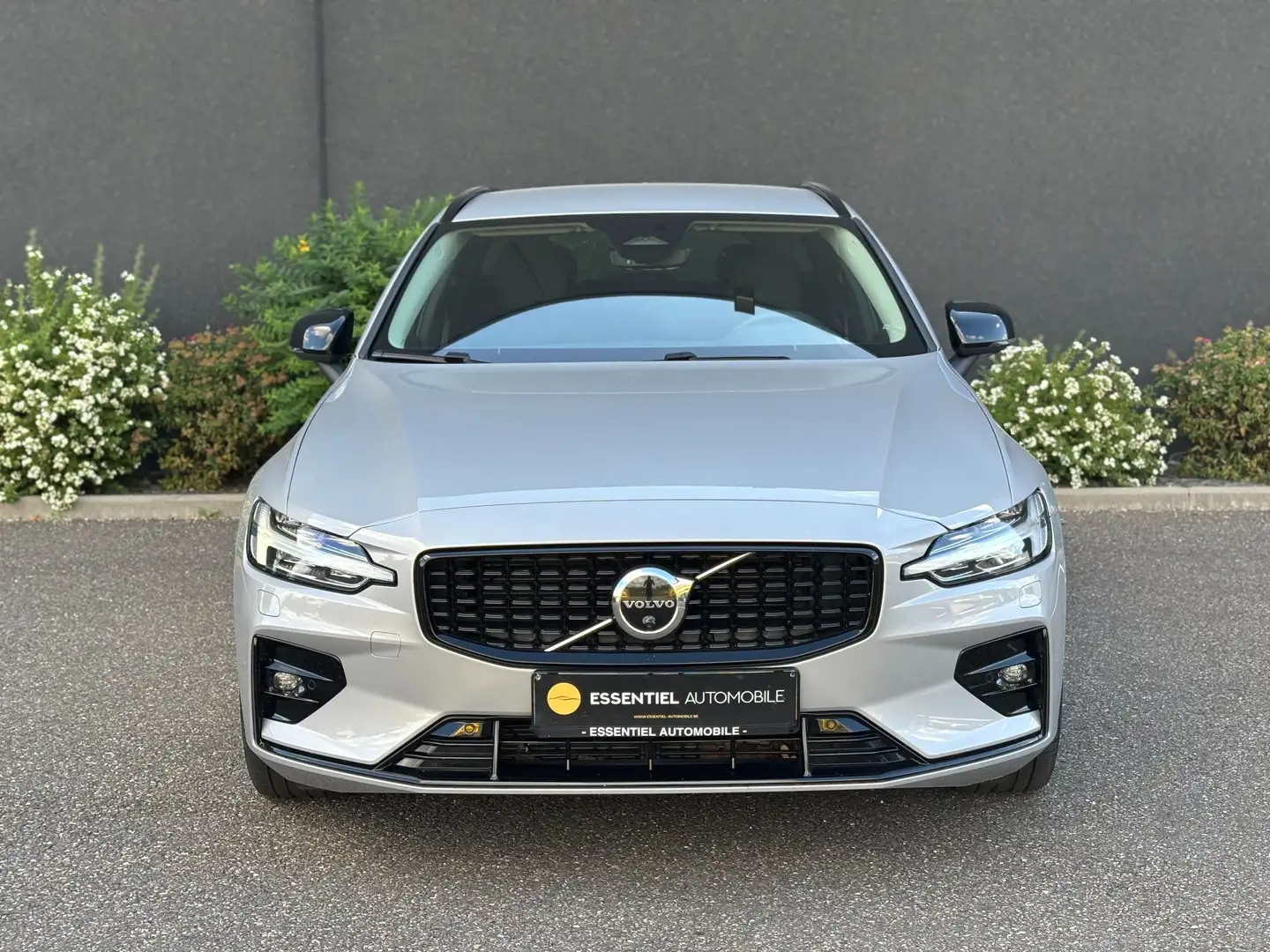Volvo V60 2.0 B4Diesel MH- Plus Dark- Full- Attache remorque Argent - 2