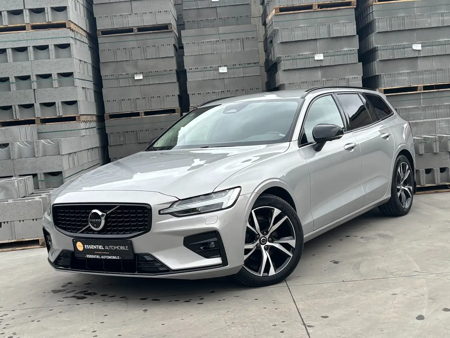 Volvo V60 2.0 B4Diesel MH- Plus Dark- Full- Attache remorque Ezüst - 1
