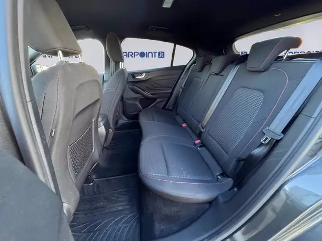 Ford Focus view 13