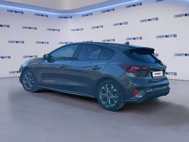 Ford Focus view 3