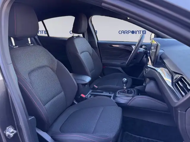 Ford Focus view 15