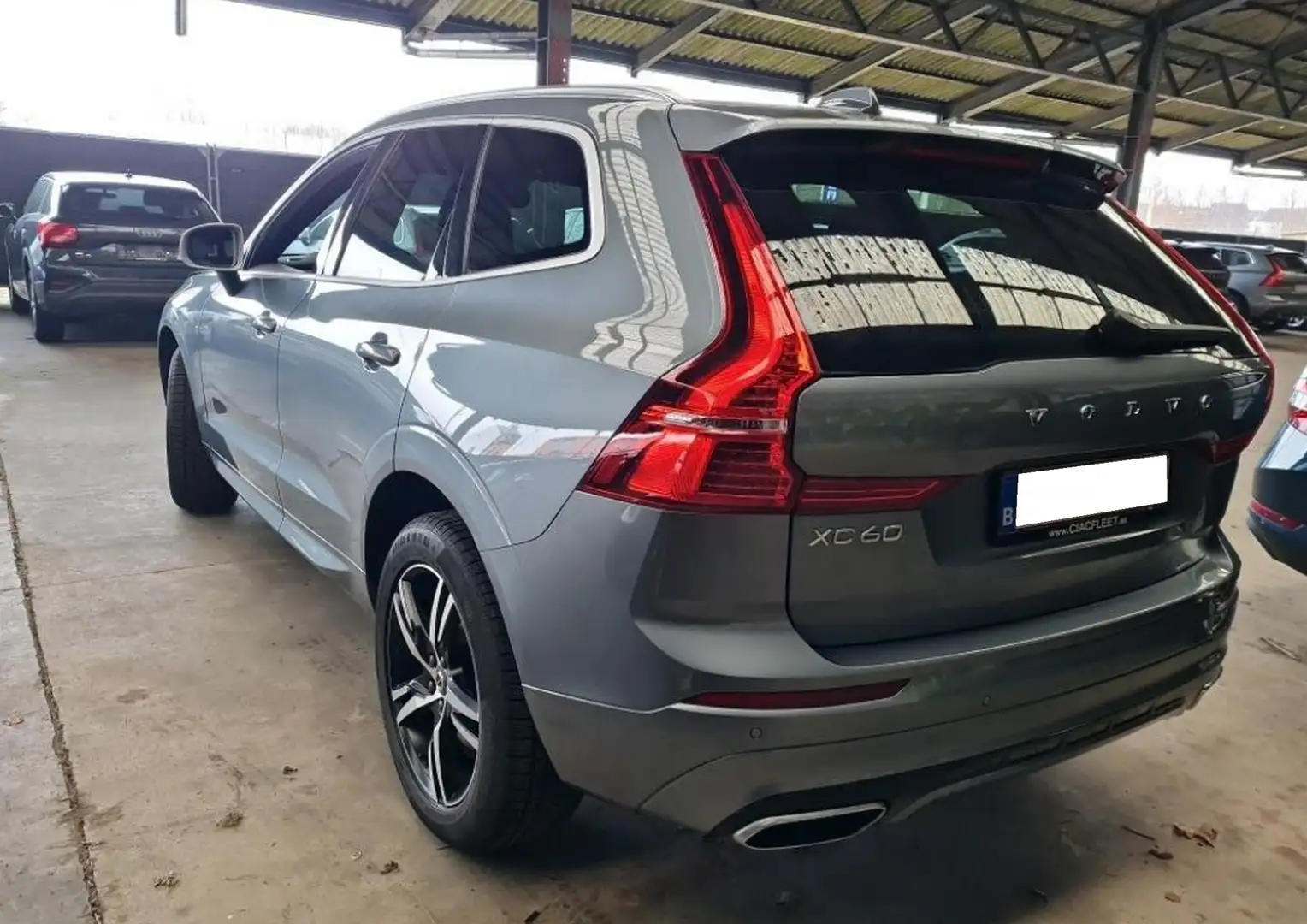 Volvo XC60 D3 R-Design- Gris - 2