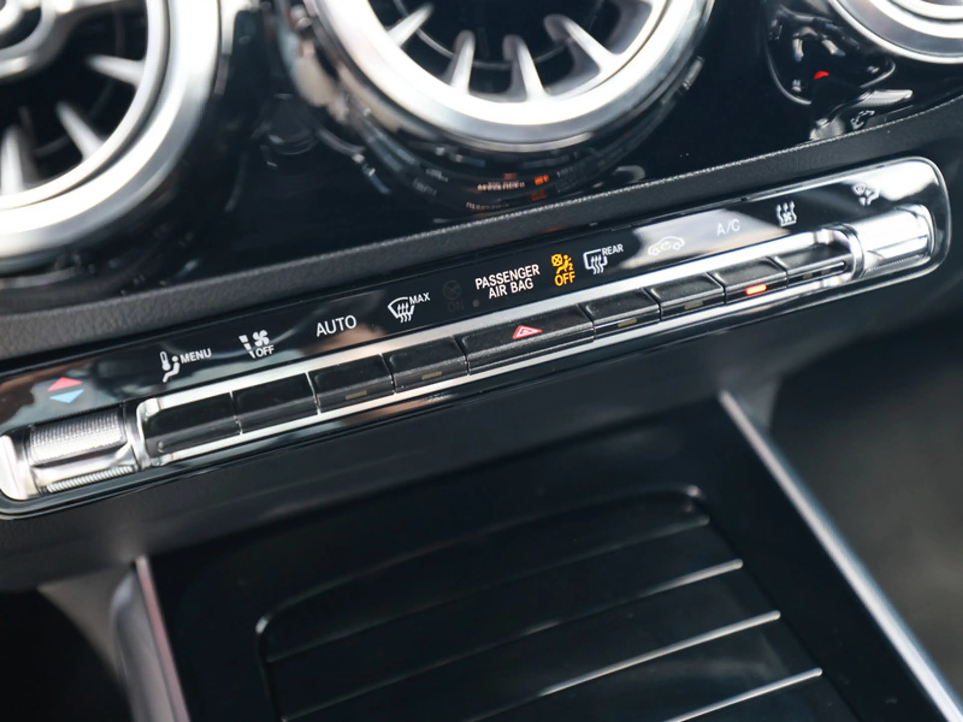 Mercedes-Benz EQA 300 4M AMG-Sport/LED/Cam/Burm/Totw/Night/20 — photo 14