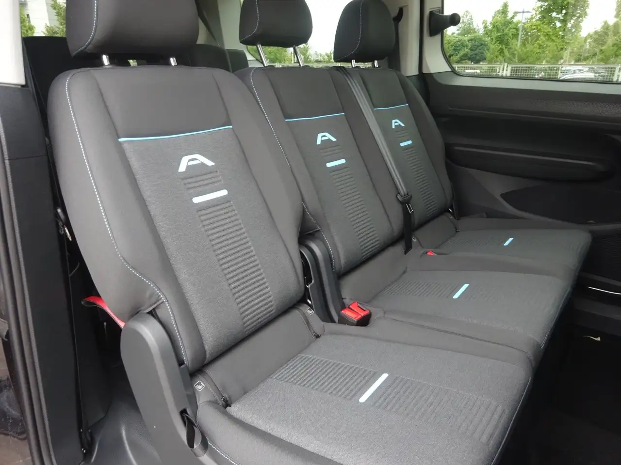 Ford Grand Tourneo 2026 — фото 13