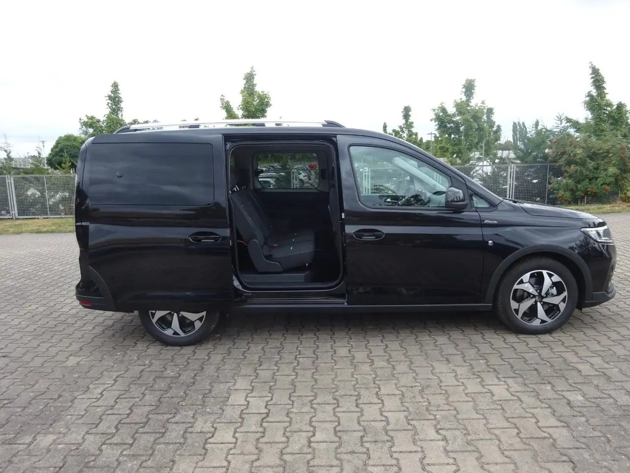 Ford Grand Tourneo 2026 — фото 7