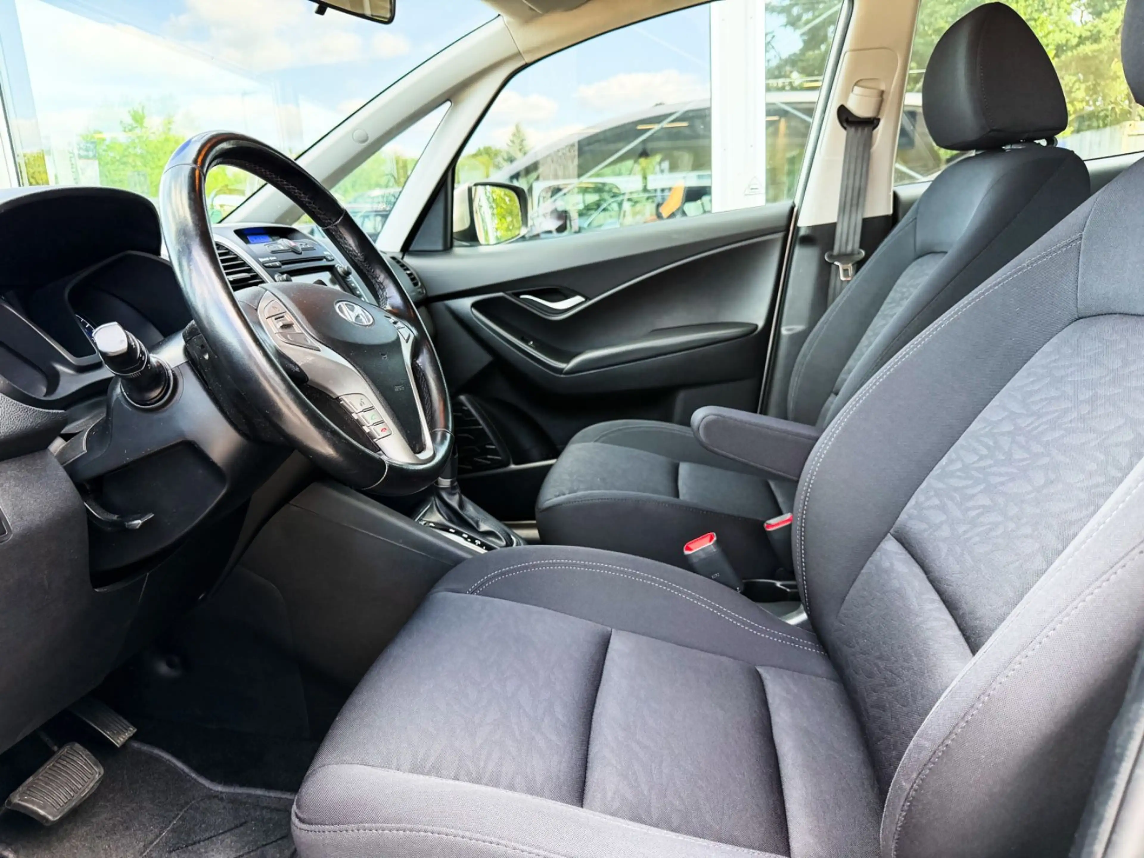 Hyundai iX20 1.6 Space Plus-Paket Automatik — photo 9