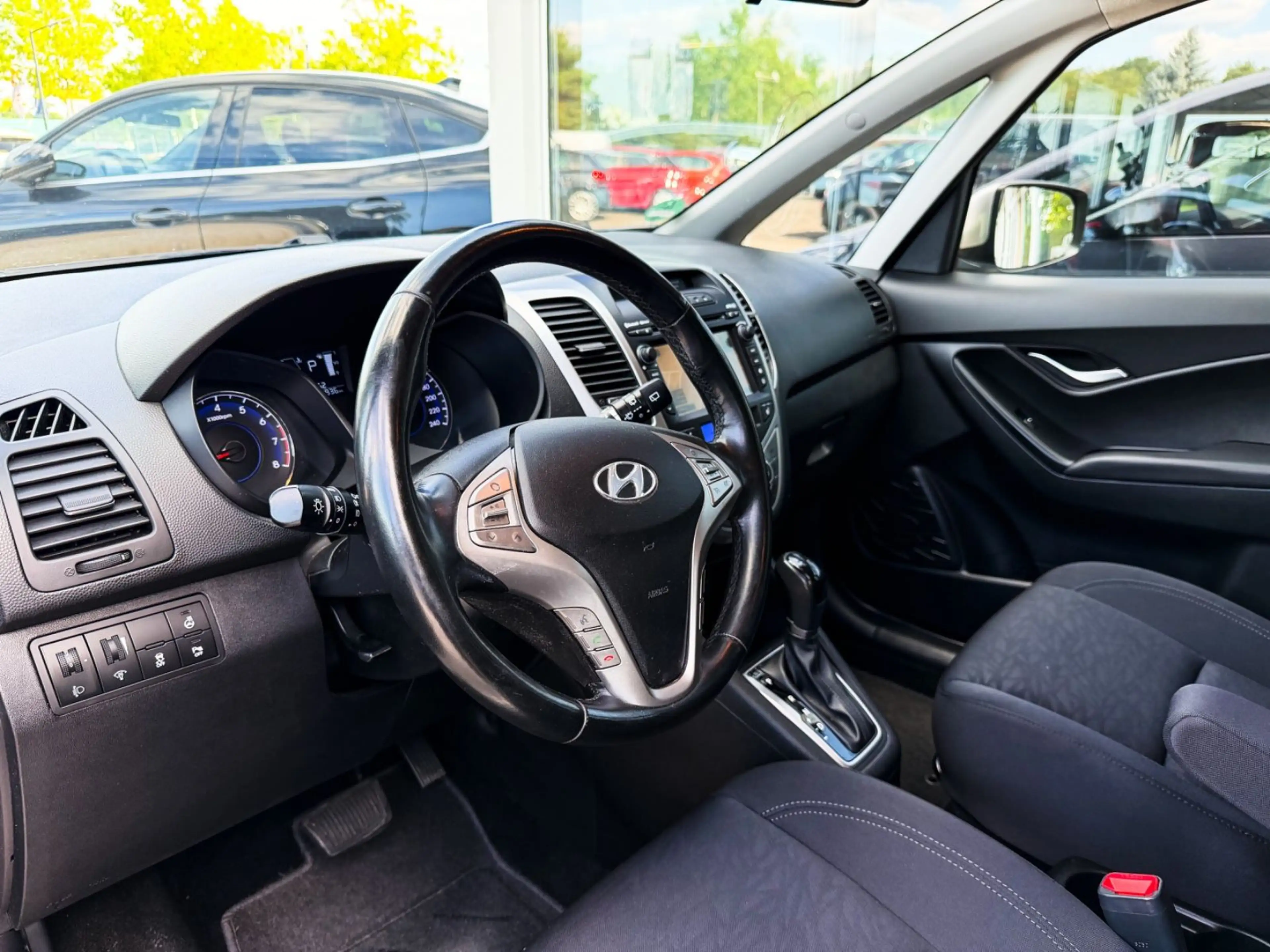 Hyundai iX20 1.6 Space Plus-Paket Automatik — photo 10