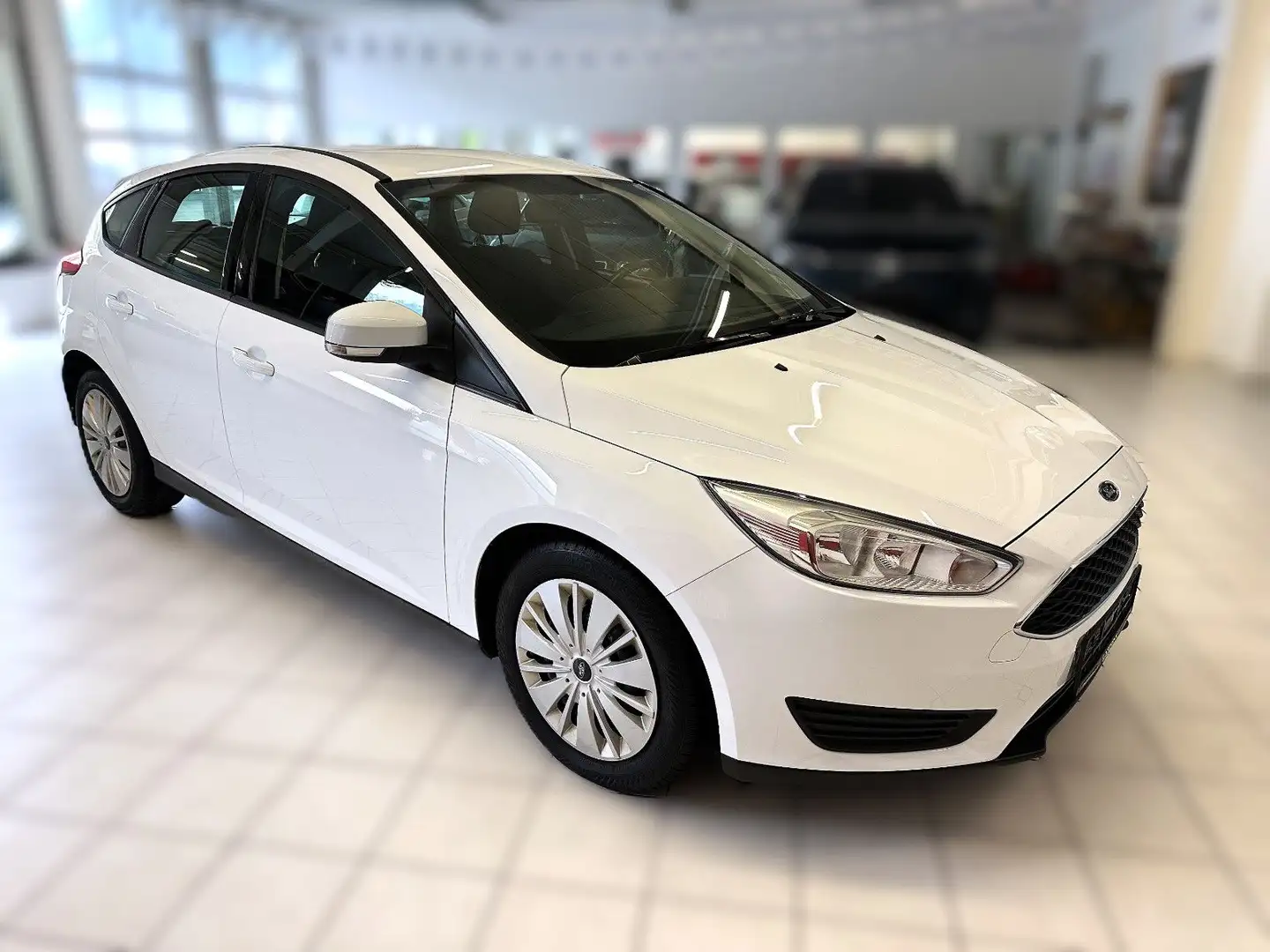 Ford Focus Lim. Trend KD neu TÜV neu Garantie Blanc - 1