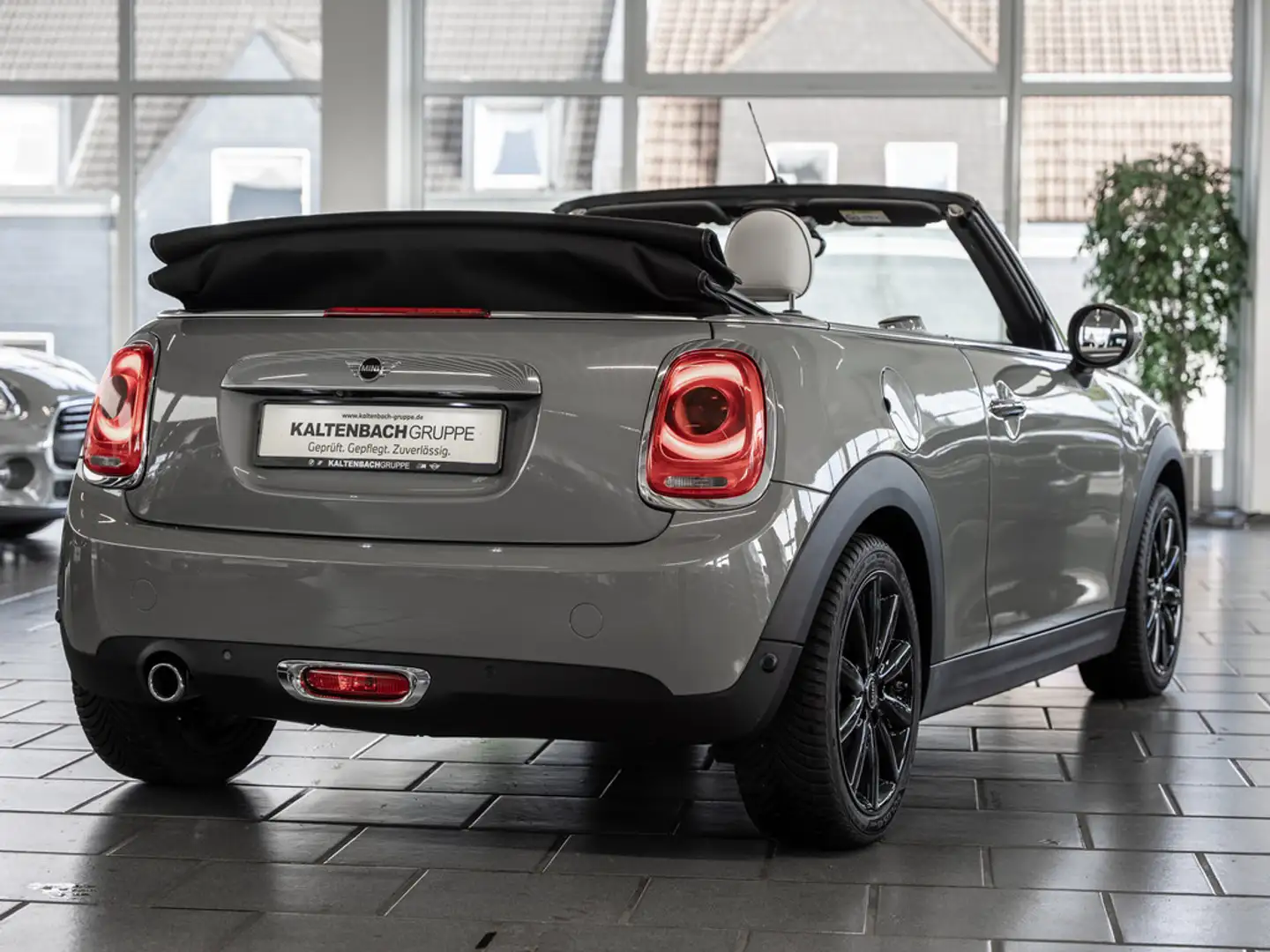 MINI One Cabrio Pepper LED NAVI H/K KAMERA LEDER Grijs - 2